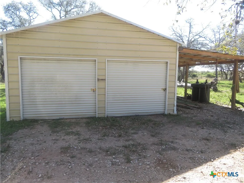 1923 CO RD 286 Edna, TX 77957