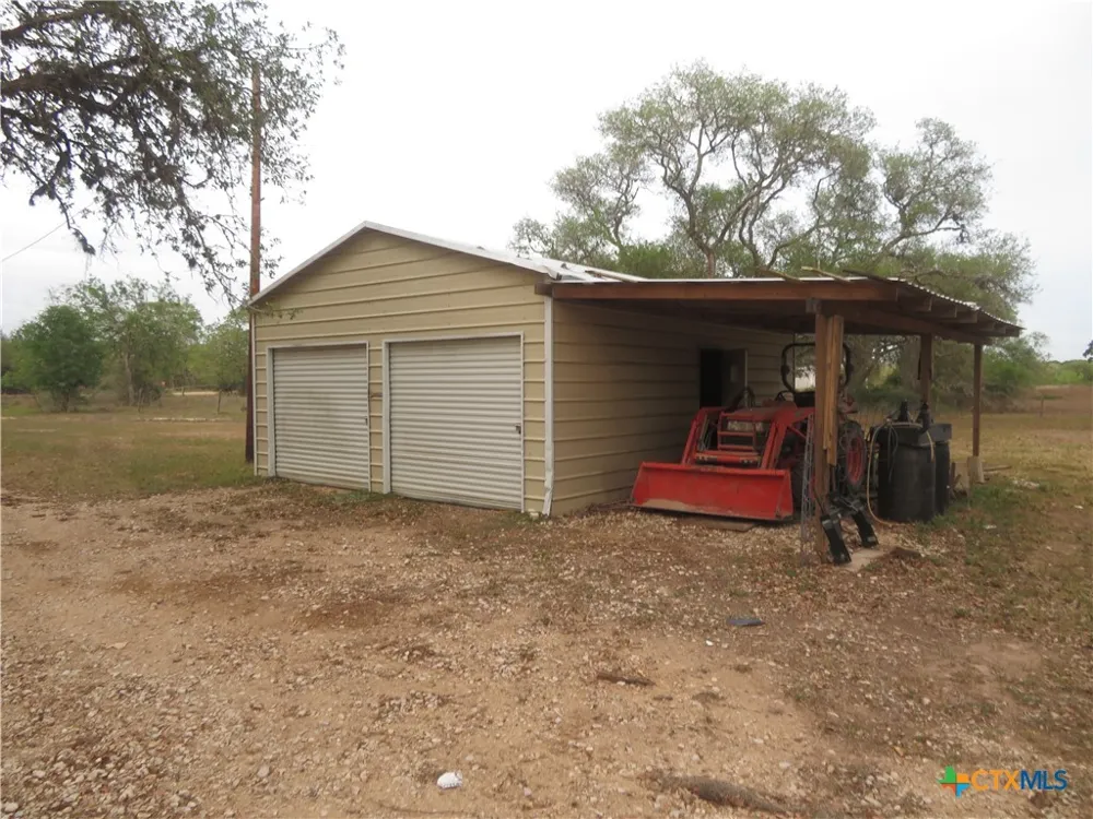 1923 CO RD 286 Edna, TX 77957