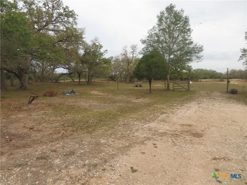 1923 CO RD 286 Edna, TX 77957