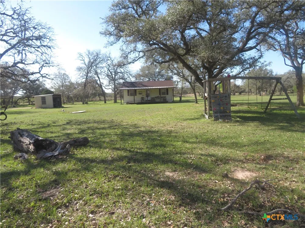 1923 CO RD 286 Edna, TX 77957