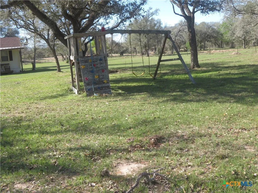 1923 CO RD 286 Edna, TX 77957