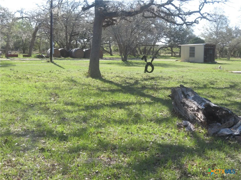 1923 CO RD 286 Edna, TX 77957