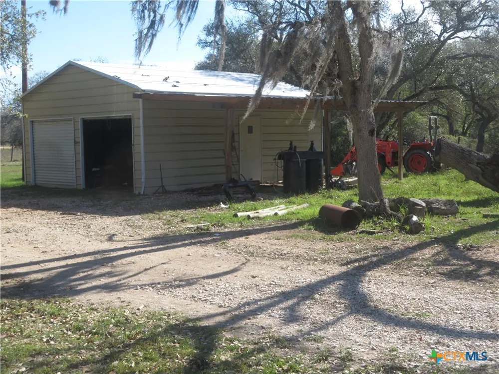 1923 CO RD 286 Edna, TX 77957
