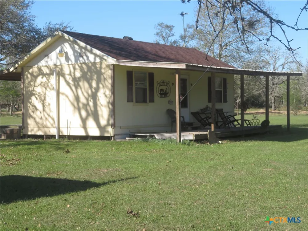 1923 CO RD 286 Edna, TX 77957