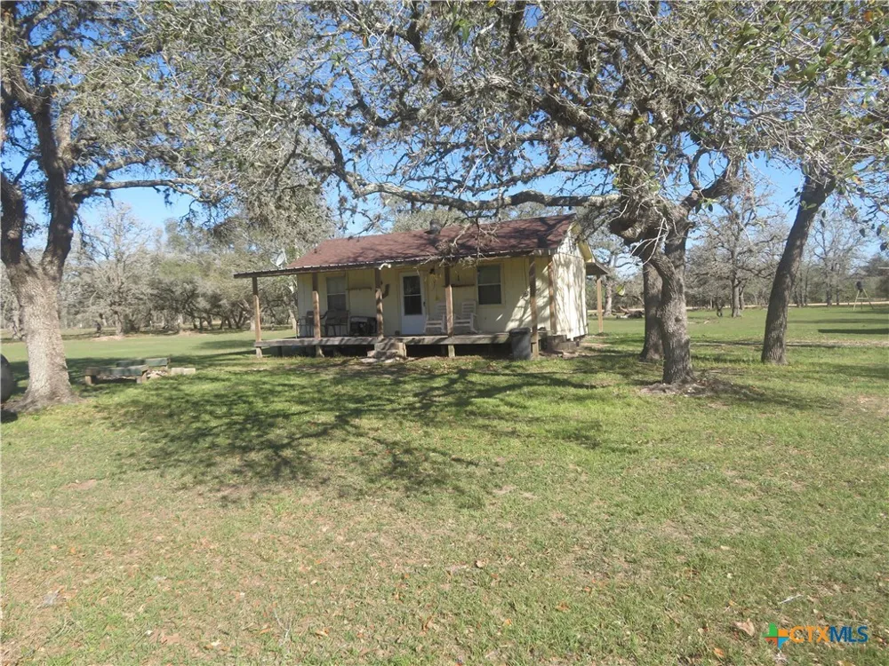 1923 CO RD 286 Edna, TX 77957