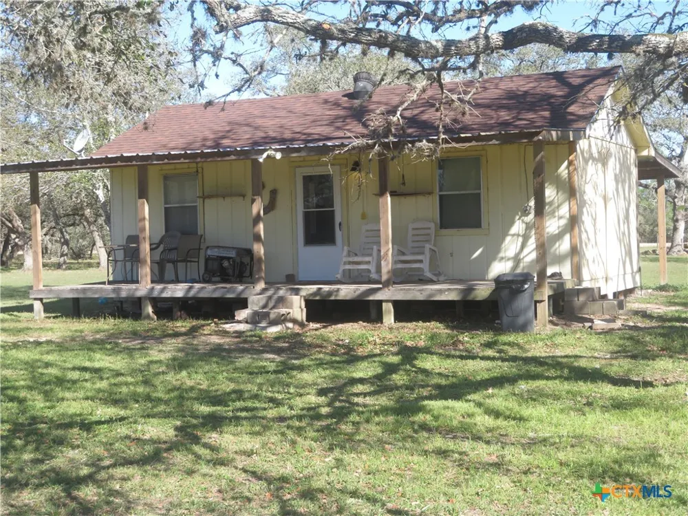 1923 CO RD 286 Edna, TX 77957