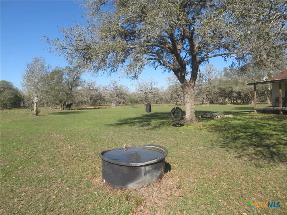 1923 CO RD 286 Edna, TX 77957