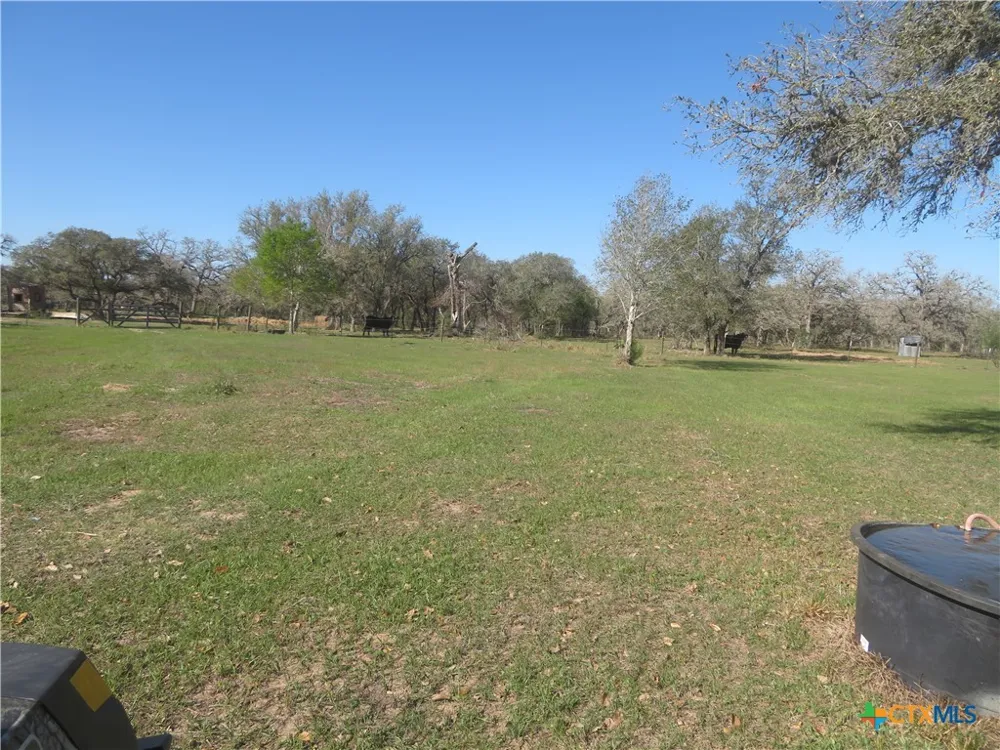 1923 CO RD 286 Edna, TX 77957