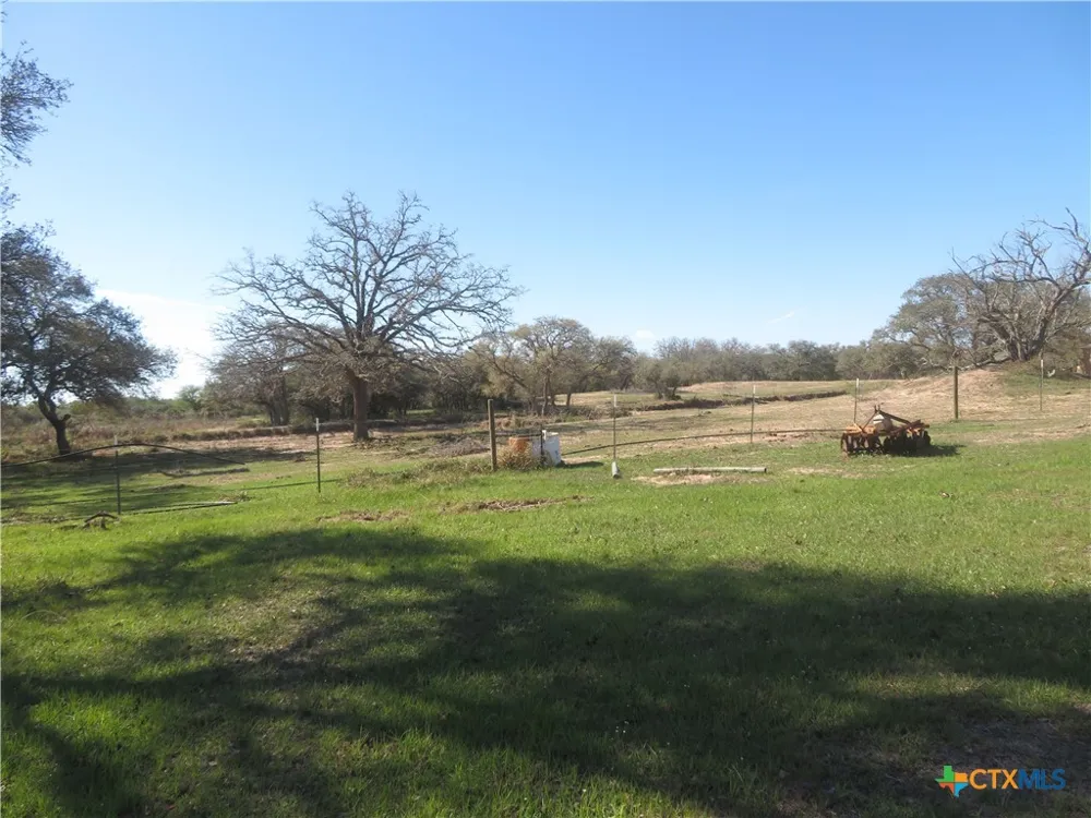 1923 CO RD 286 Edna, TX 77957