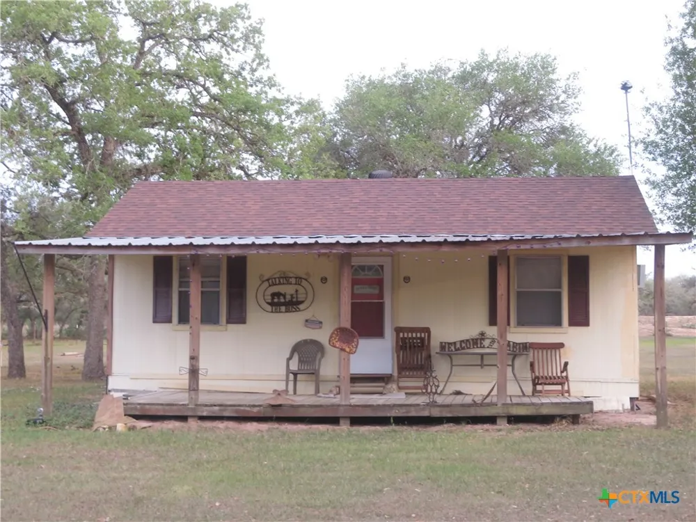 1923 CO RD 286 Edna, TX 77957