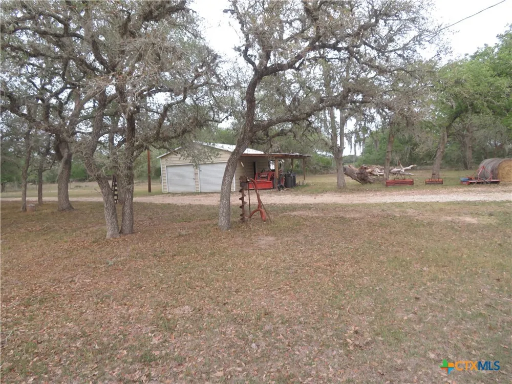 1923 CO RD 286 Edna, TX 77957