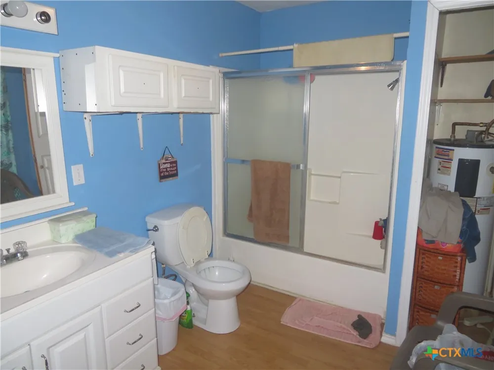 1923 CO RD 286 Edna, TX 77957