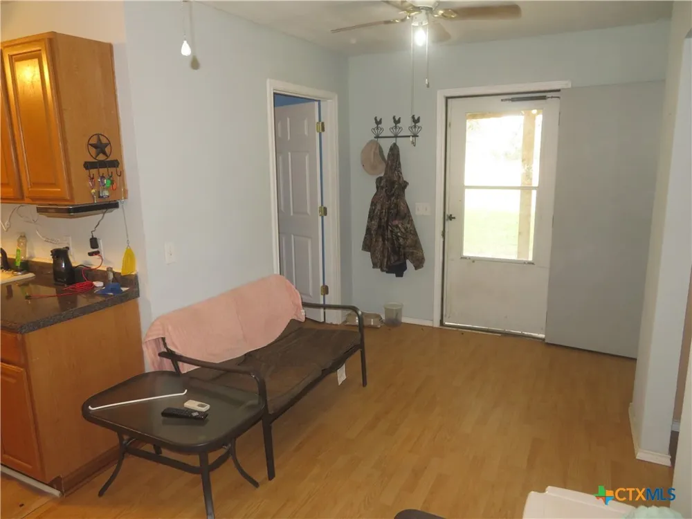 1923 CO RD 286 Edna, TX 77957