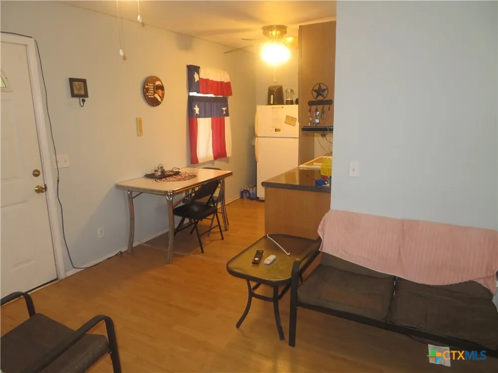 1923 CO RD 286 Edna, TX 77957