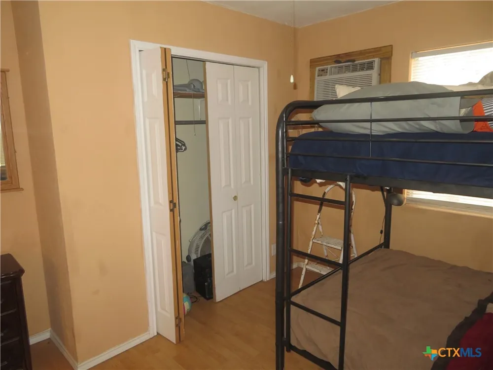 1923 CO RD 286 Edna, TX 77957