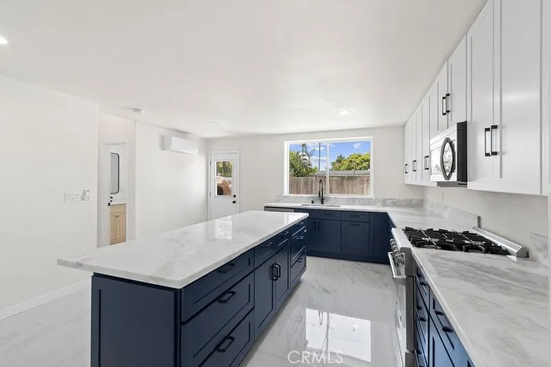 1578 San Bernardino Costa Mesa, CA 92627