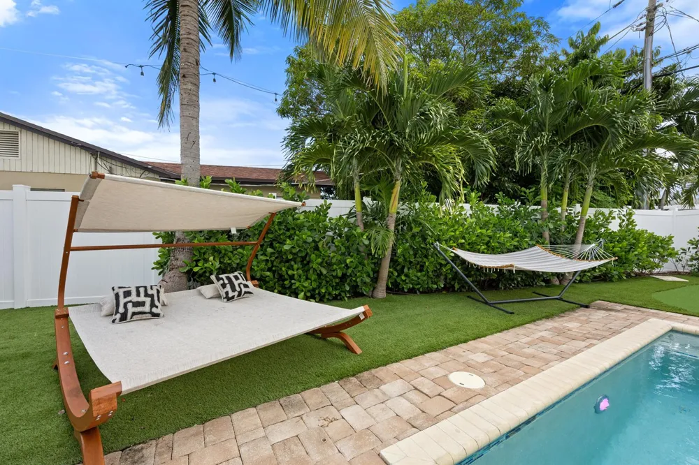 1096 SW 27th Avenue Boynton Beach, FL 33426