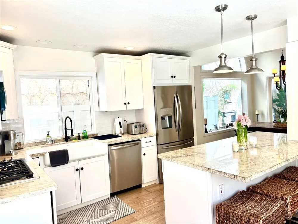 225 20th Huntington Beach, CA 92648