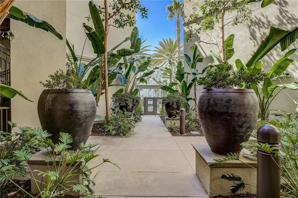 2458 Scholarship Irvine, CA 92612