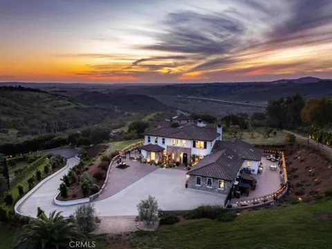 1210 Clos Duval