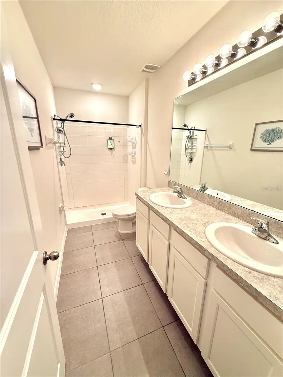 8771 FALLING BLUE PLACE Riverview, FL 33578