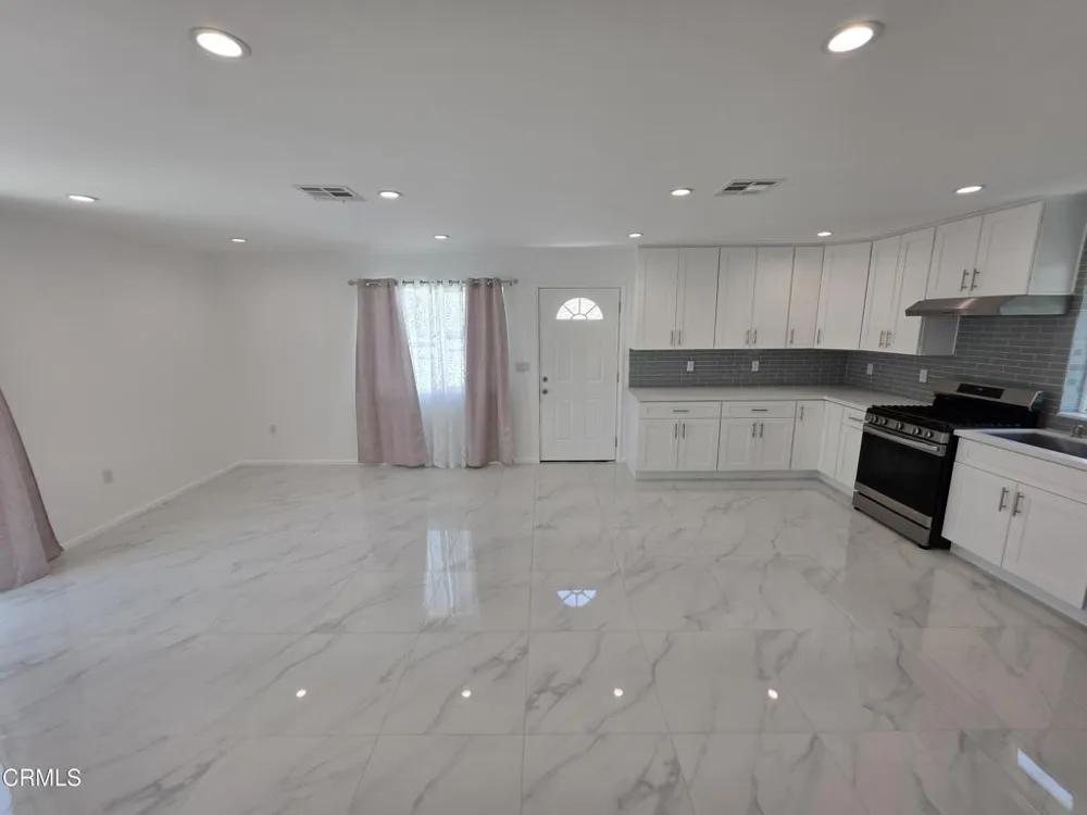 10926 Woodward Avenue Sunland, CA 91040