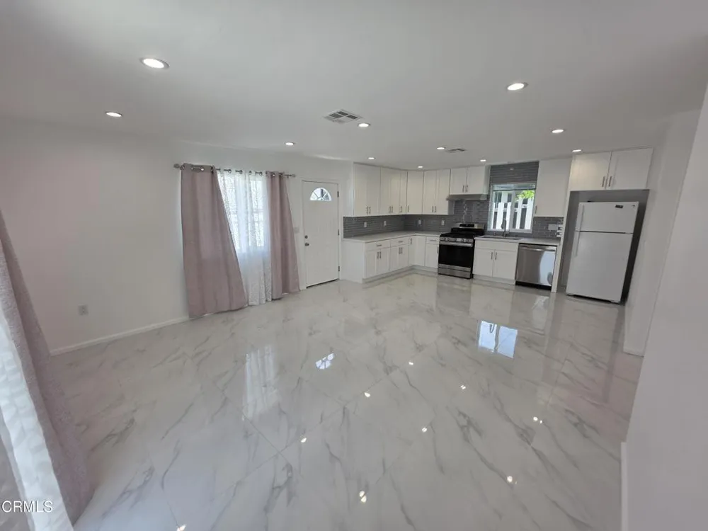 10926 Woodward Avenue Sunland, CA 91040
