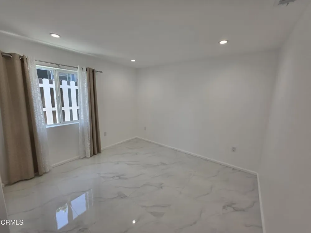 10926 Woodward Avenue Sunland, CA 91040