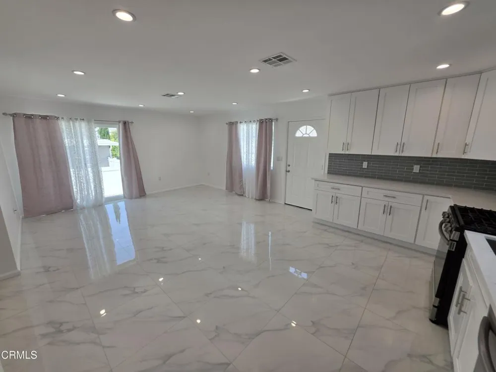 10926 Woodward Avenue Sunland, CA 91040
