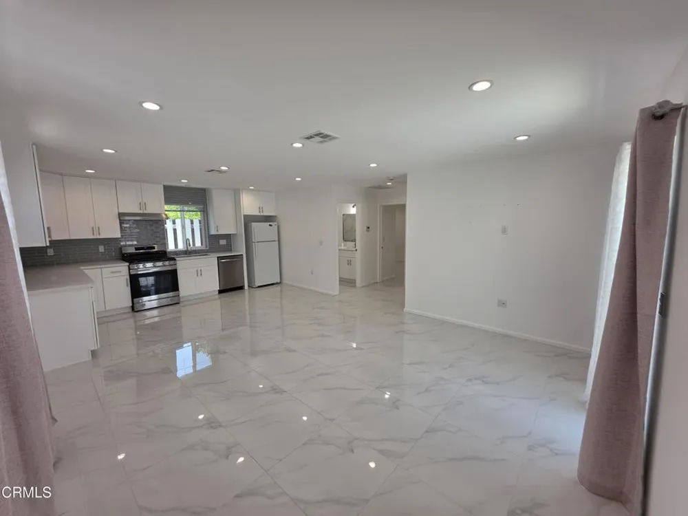 10926 Woodward Avenue Sunland, CA 91040
