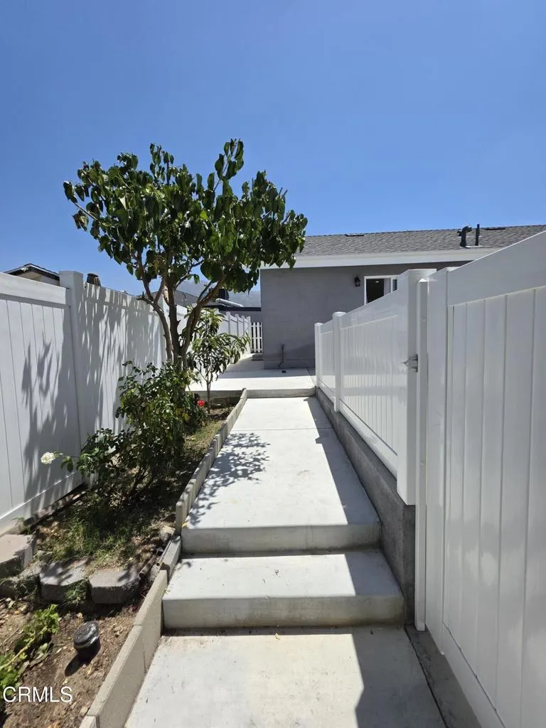10926 Woodward Avenue Sunland, CA 91040