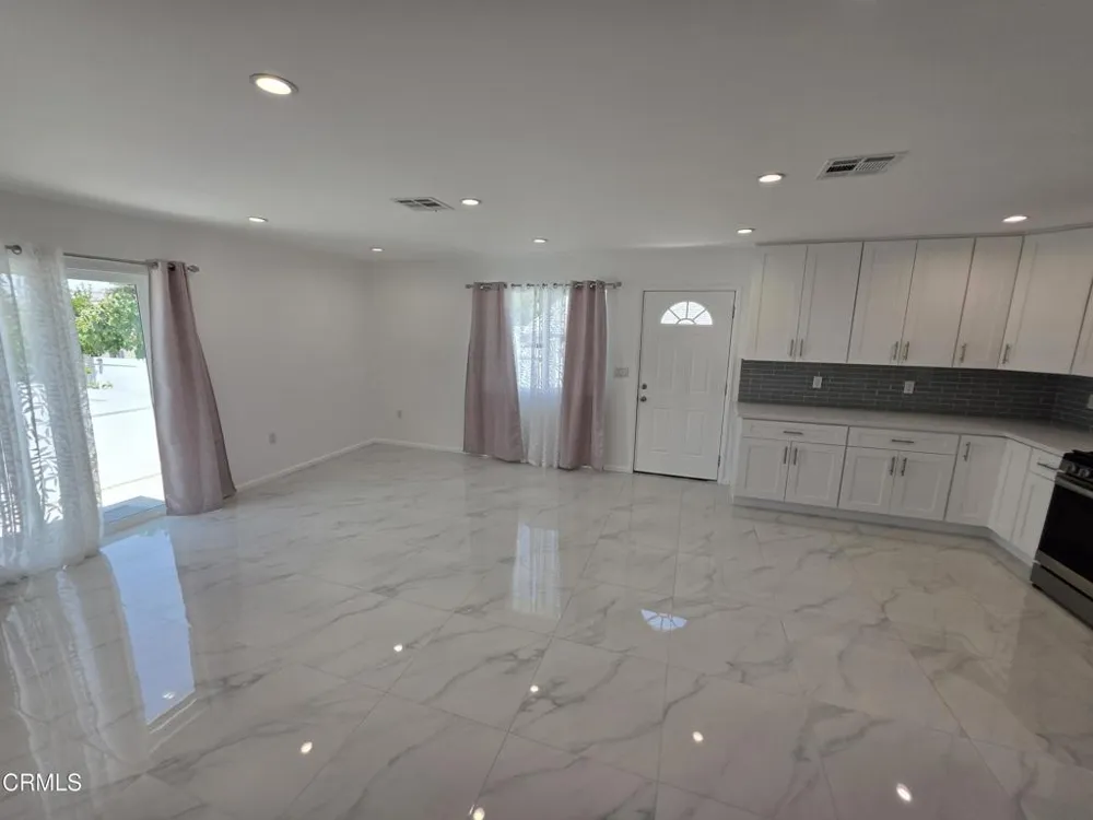 10926 Woodward Avenue Sunland, CA 91040