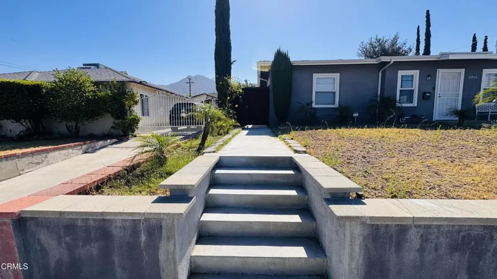 10926 Woodward Avenue Sunland, CA 91040