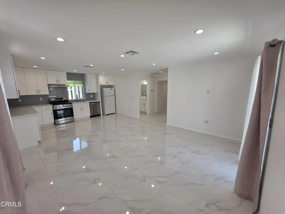 10926 Woodward Avenue Sunland, CA 91040