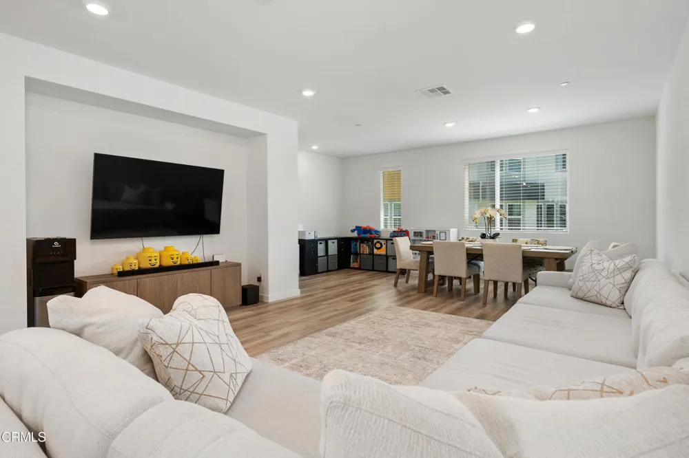 27560 Sanctuary Court Valencia, CA 91381