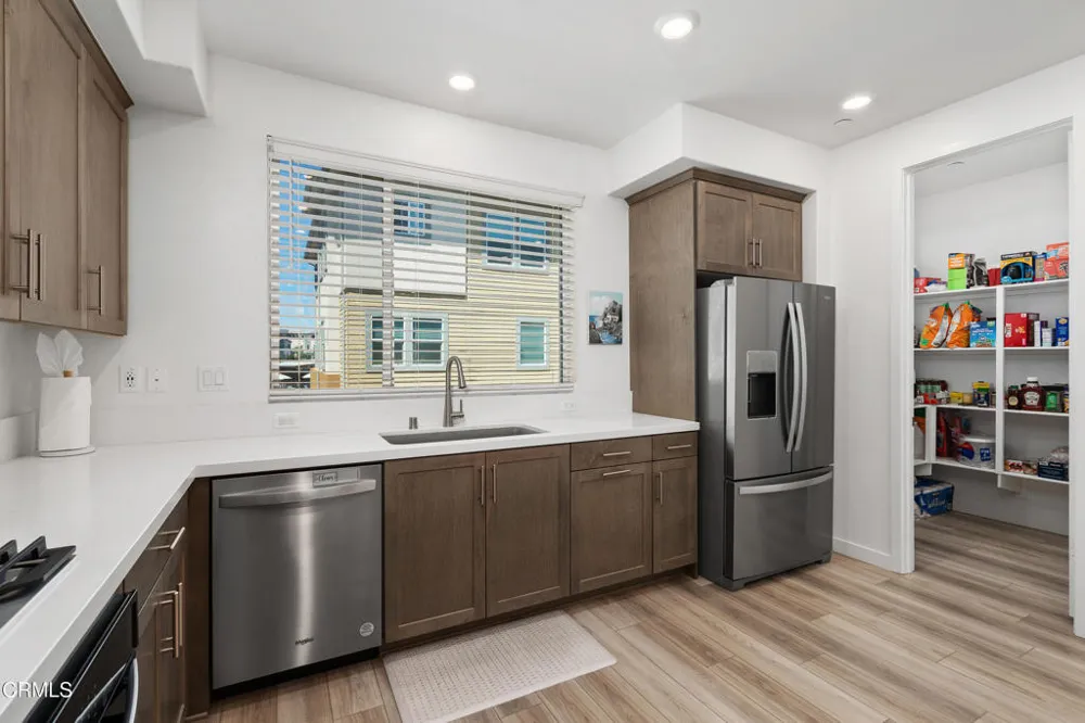 27560 Sanctuary Court Valencia, CA 91381