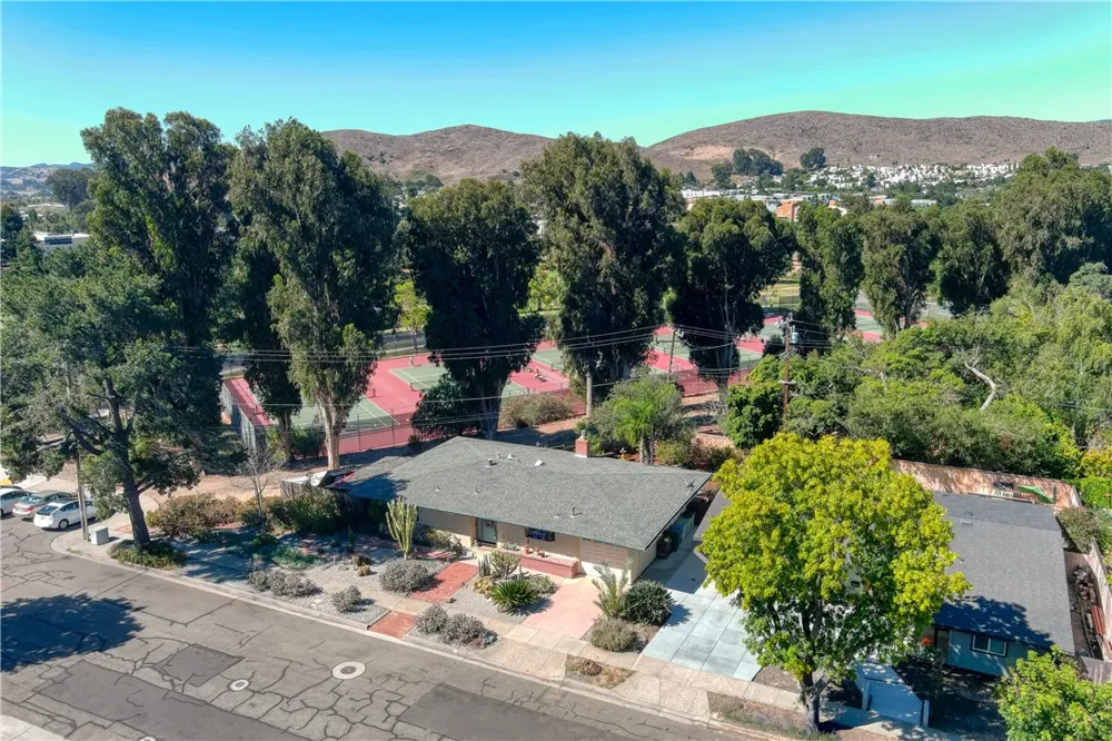 2599 Helena Street San Luis Obispo, CA 93401