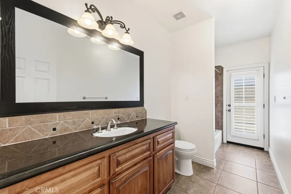 2510 Edingal Bakersfield, CA 93311