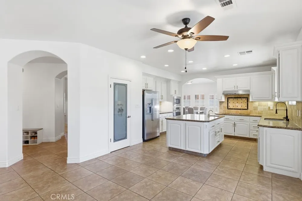 2510 Edingal Bakersfield, CA 93311