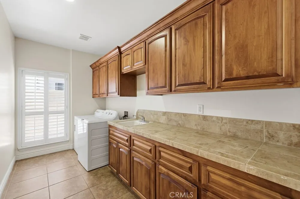 2510 Edingal Bakersfield, CA 93311