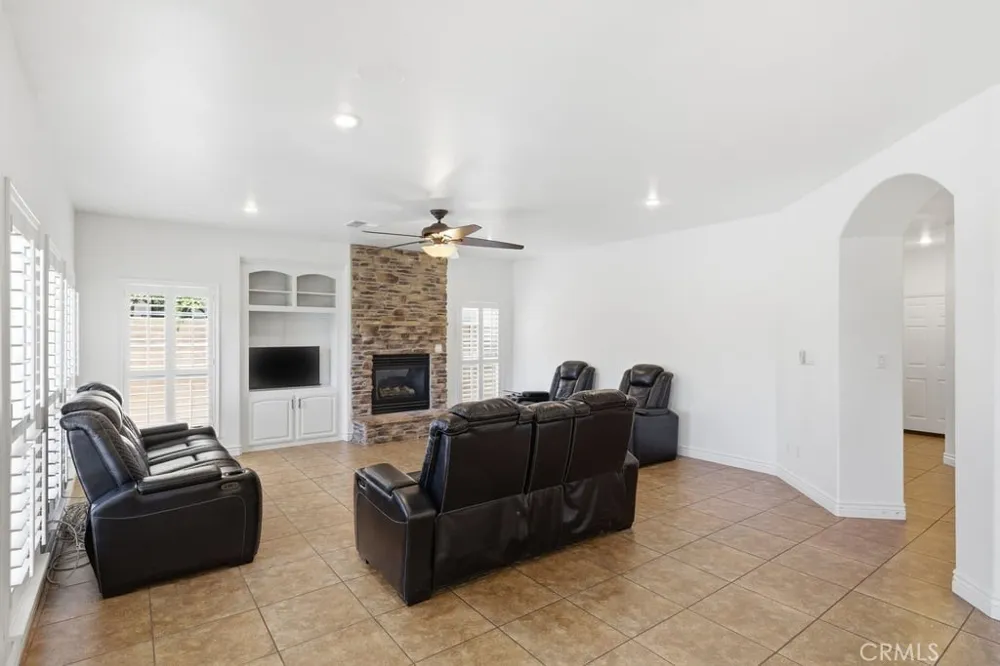 2510 Edingal Bakersfield, CA 93311