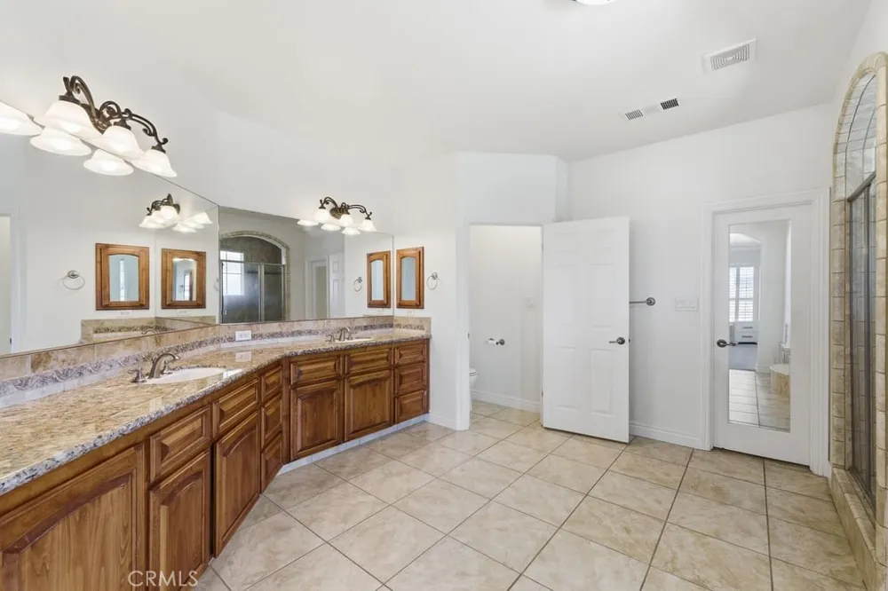 2510 Edingal Bakersfield, CA 93311