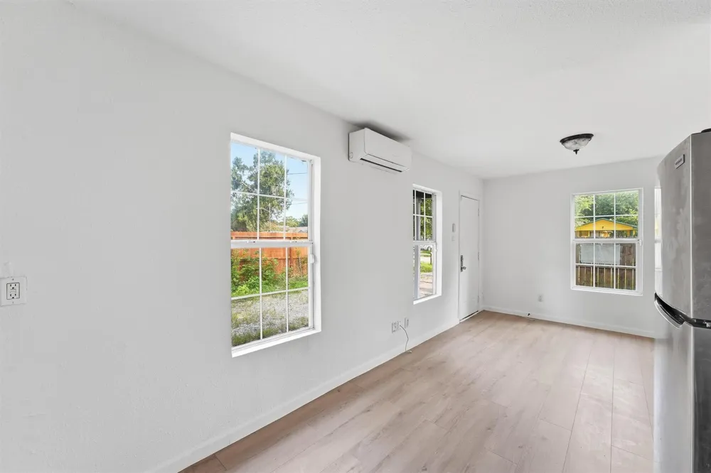 8030 -Record Street Houston, TX 77028
