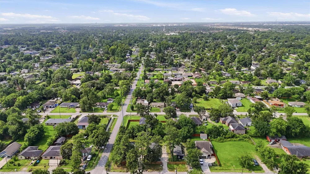 8030 -Record Street Houston, TX 77028
