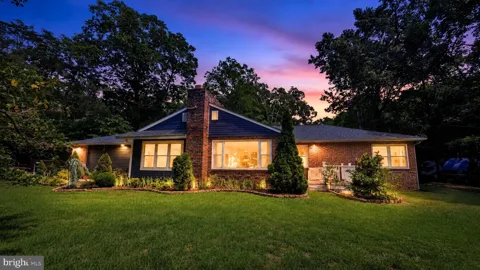 9630 CEDAR LANE