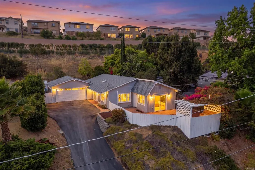 8722 Vanguard Place Lakeside, CA 92040