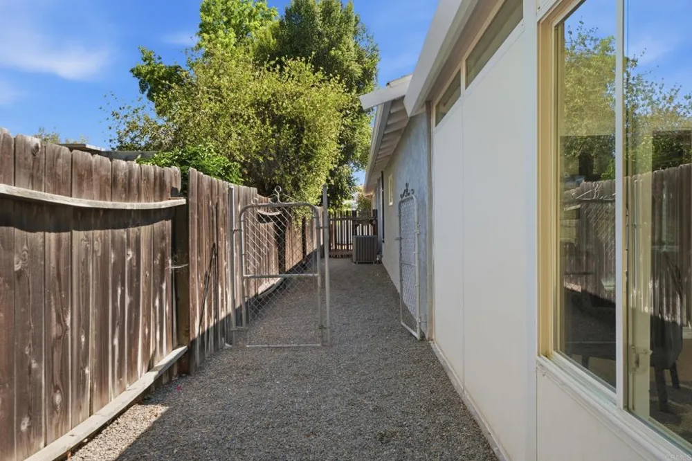 8722 Vanguard Place Lakeside, CA 92040