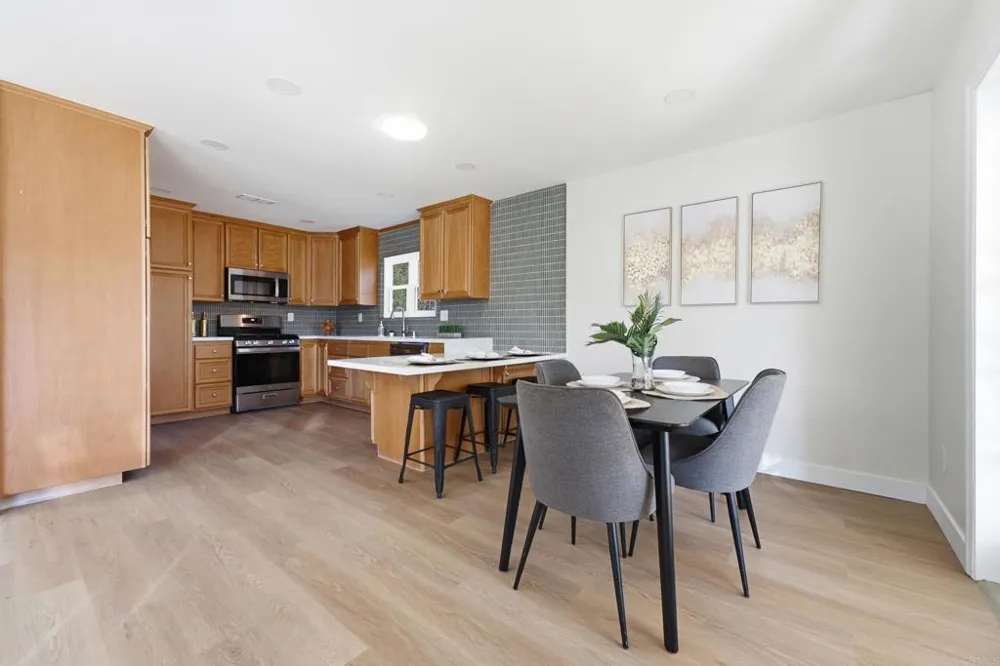 8722 Vanguard Place Lakeside, CA 92040