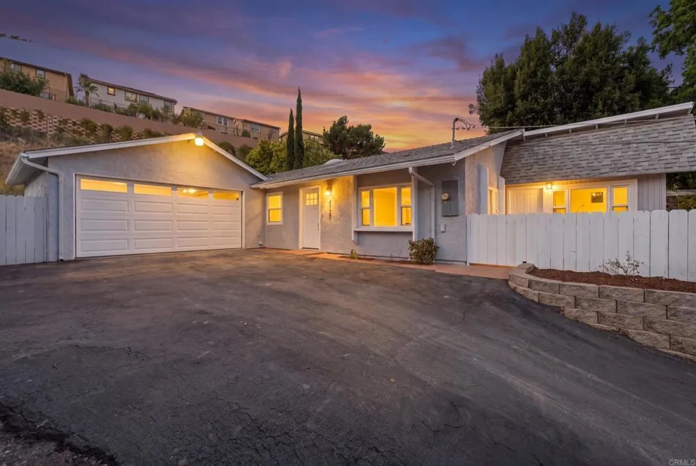 8722 Vanguard Place Lakeside, CA 92040