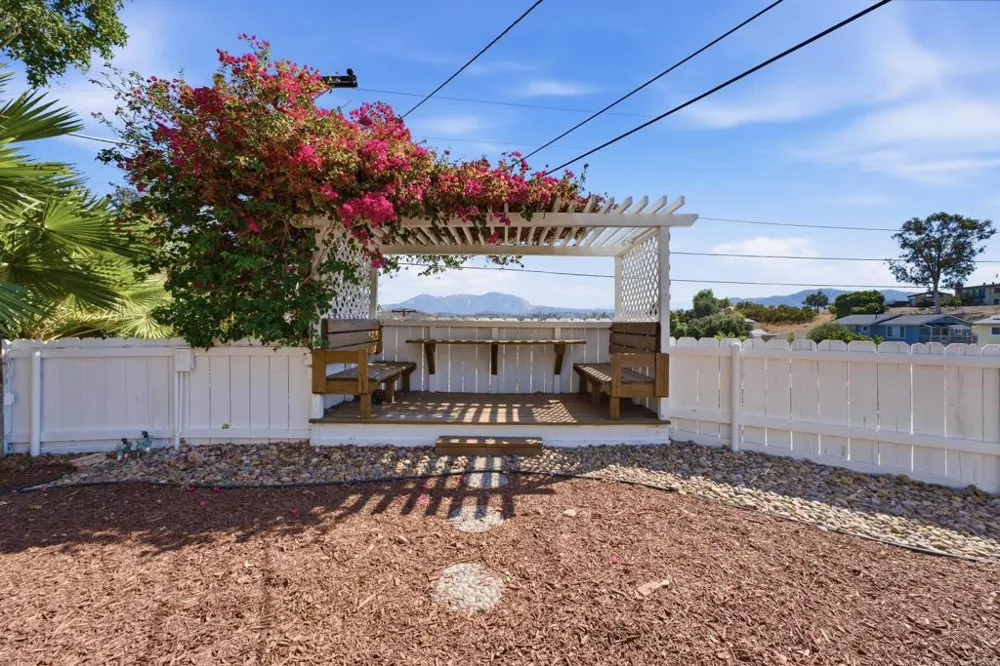 8722 Vanguard Place Lakeside, CA 92040